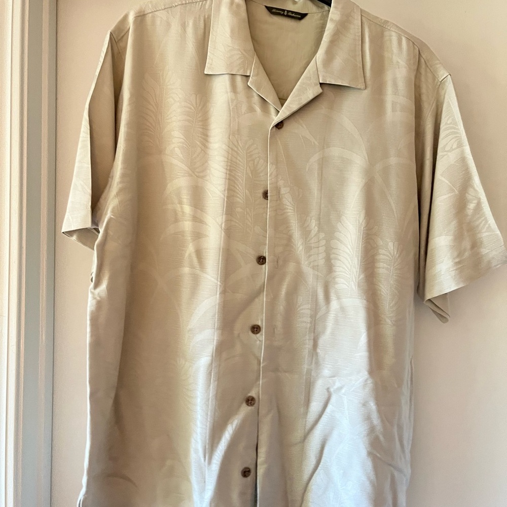 Tommy bahama 100% silk cream Hawaiian print shirt size L